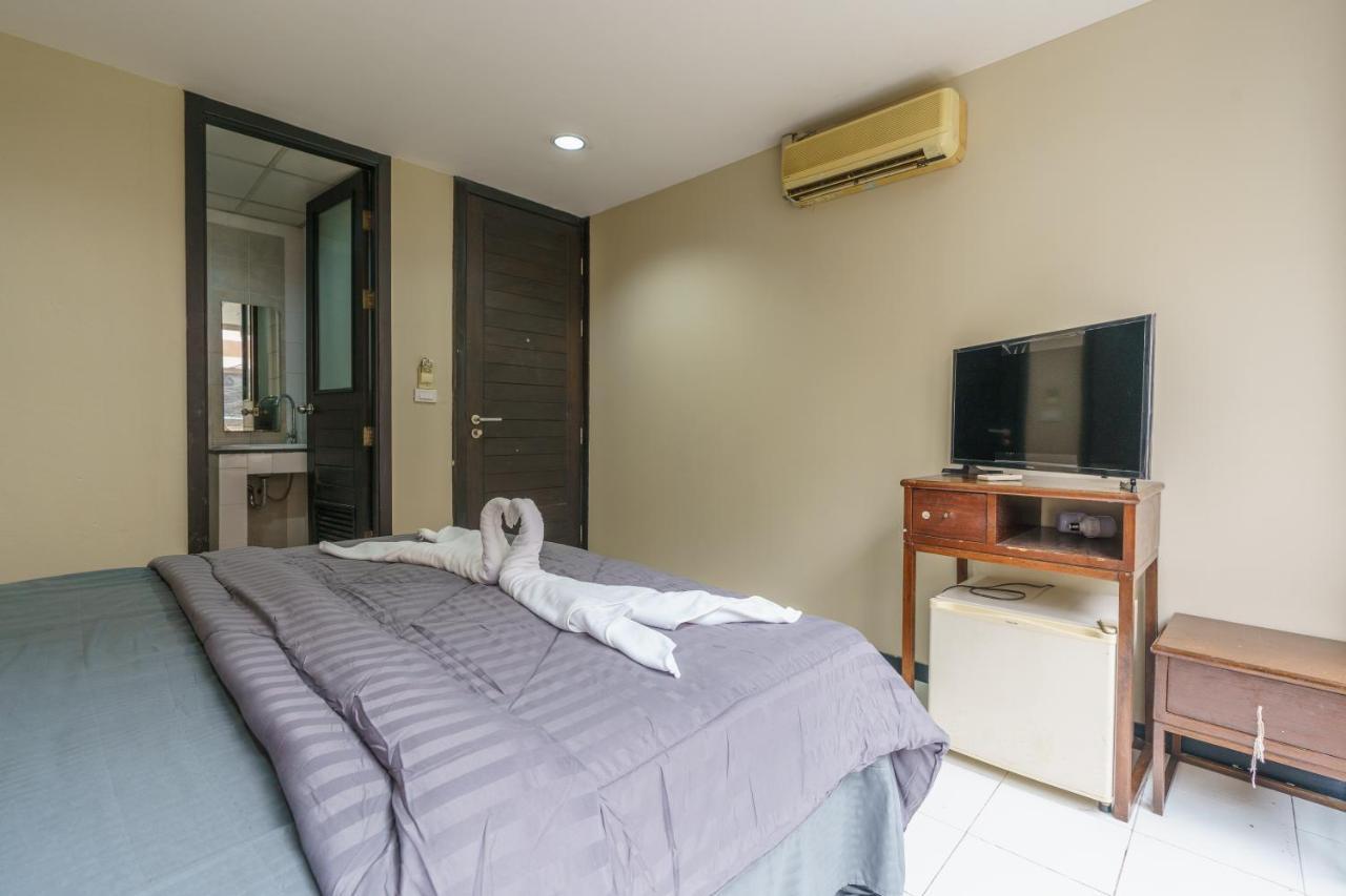 Cheqinn Bed Sukhumvit 4 Nana Plaza Bangkok Exterior foto