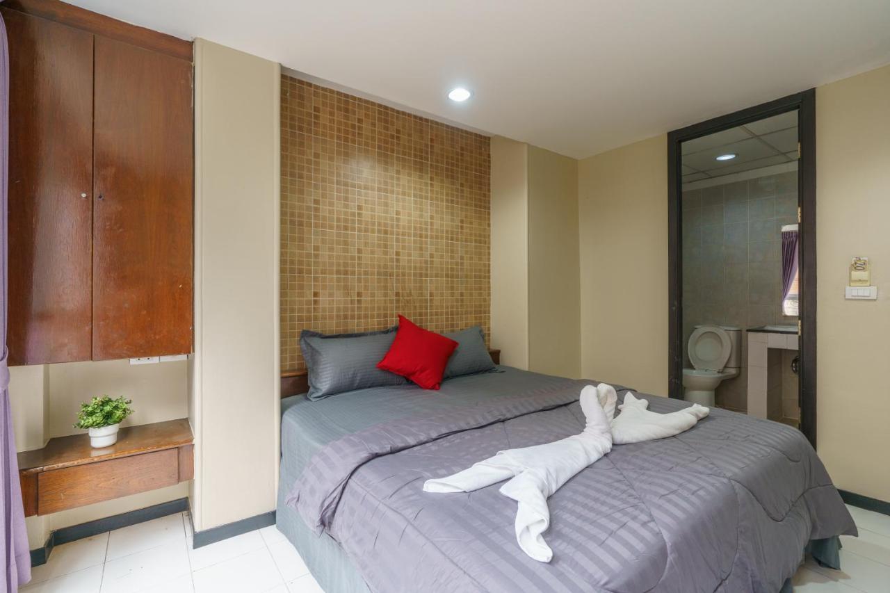 Cheqinn Bed Sukhumvit 4 Nana Plaza Bangkok Exterior foto